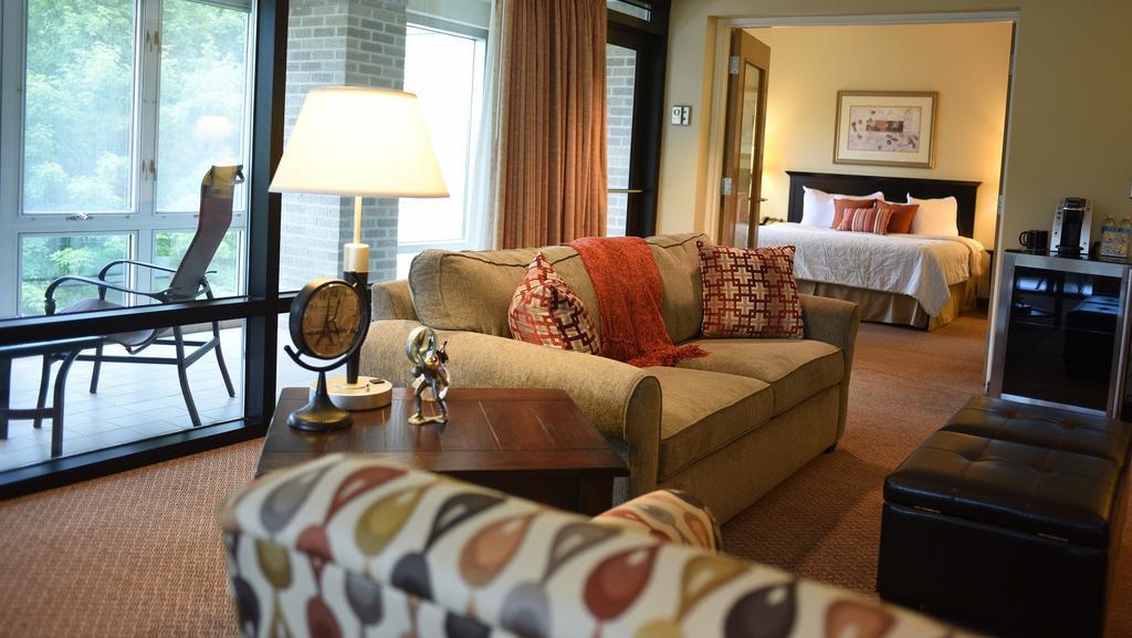 Hotel Oak Ridge à Chaska Extérieur photo