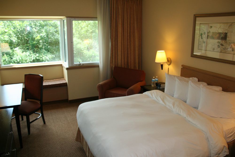 Hotel Oak Ridge à Chaska Extérieur photo