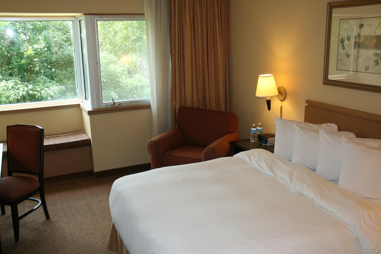 Hotel Oak Ridge à Chaska Extérieur photo