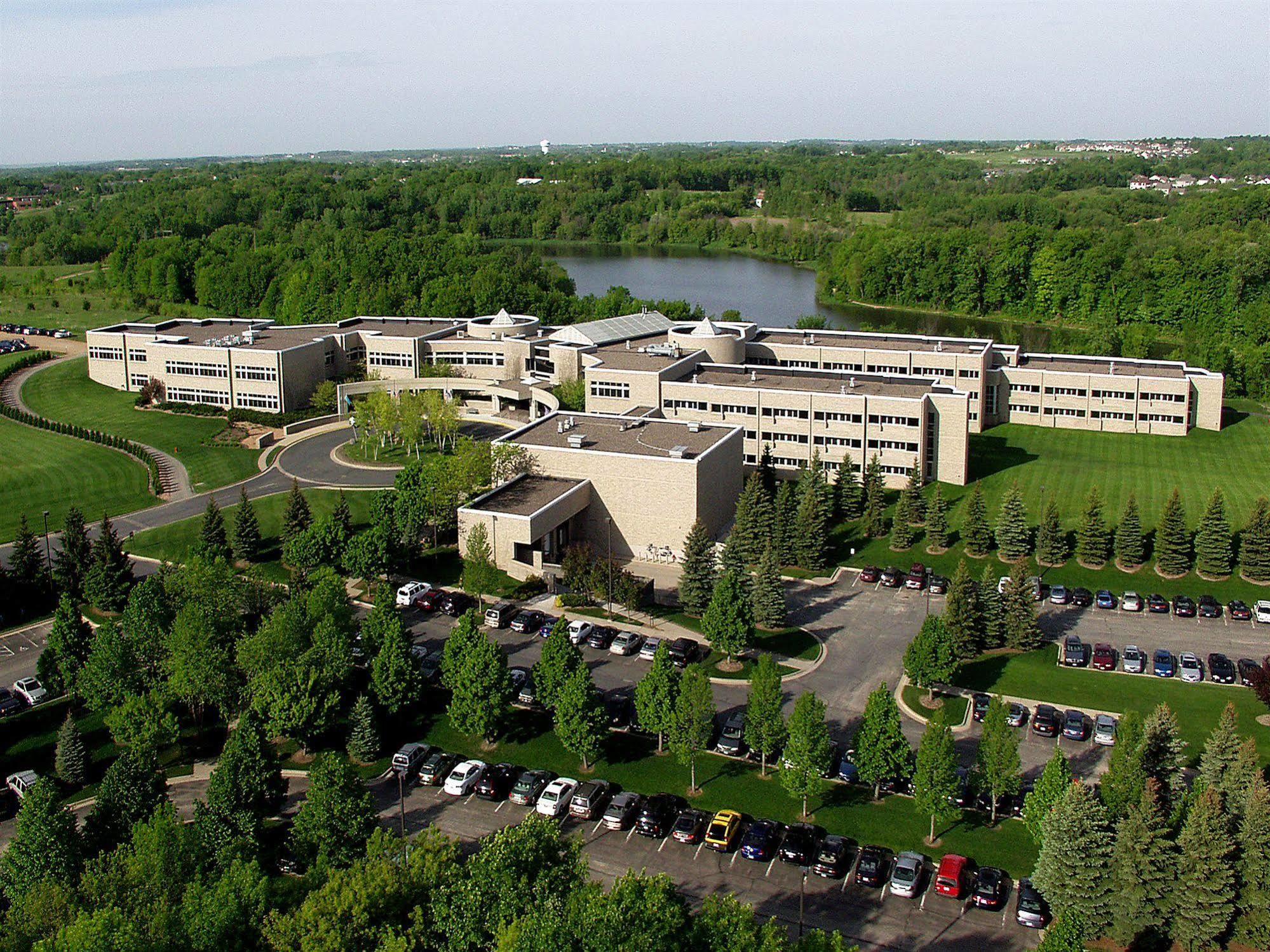 Hotel Oak Ridge à Chaska Extérieur photo